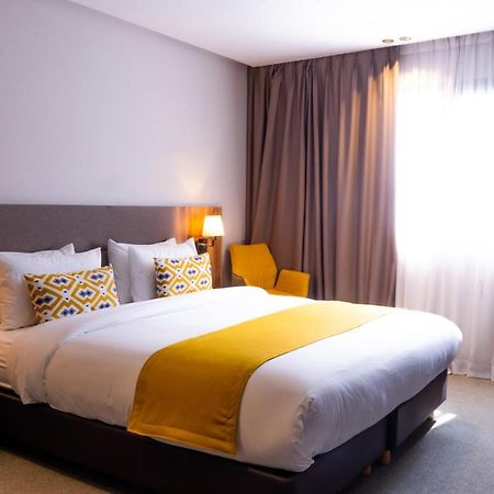 Urban Hotel & Spa เกนิตรา ภายนอก รูปภาพ